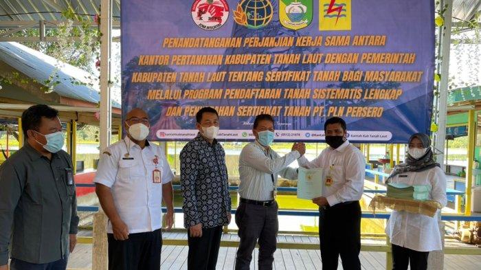 Amankan Aset, PLN Terima 87 Sertifikat Tanah dari BPN Tanah Laut